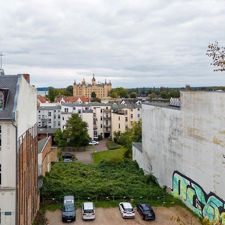 Schlosskoenig - Modernes & Zentrales Apartment Mit Balkon Und Arbeitsplatz Σβερίν Εξωτερικό φωτογραφία