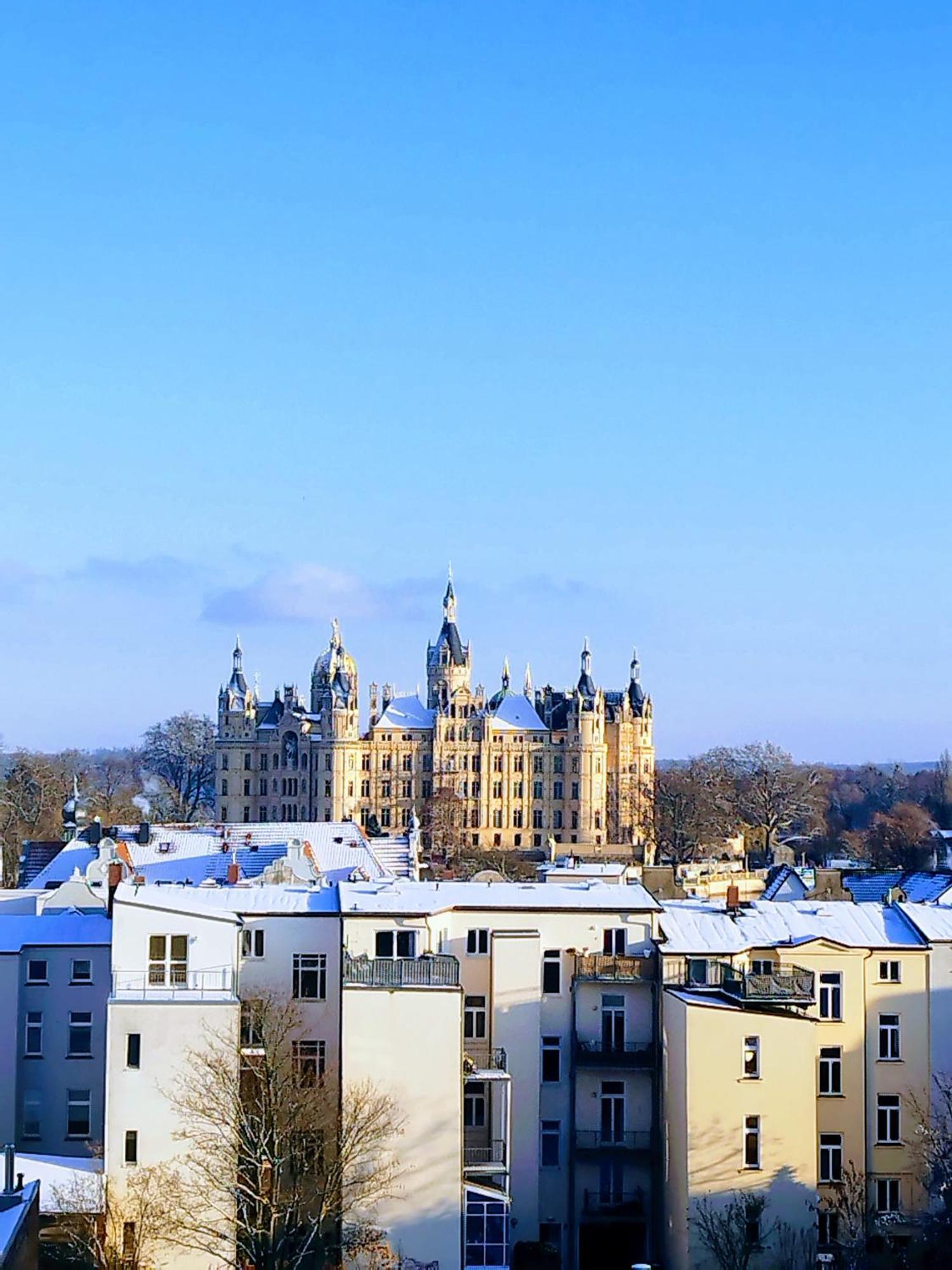 Schlosskoenig - Modernes & Zentrales Apartment Mit Balkon Und Arbeitsplatz Σβερίν Εξωτερικό φωτογραφία