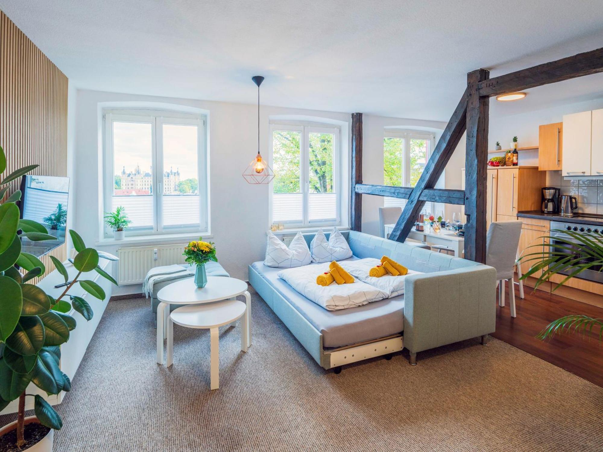 Schlosskoenig - Modernes & Zentrales Apartment Mit Balkon Und Arbeitsplatz Σβερίν Εξωτερικό φωτογραφία