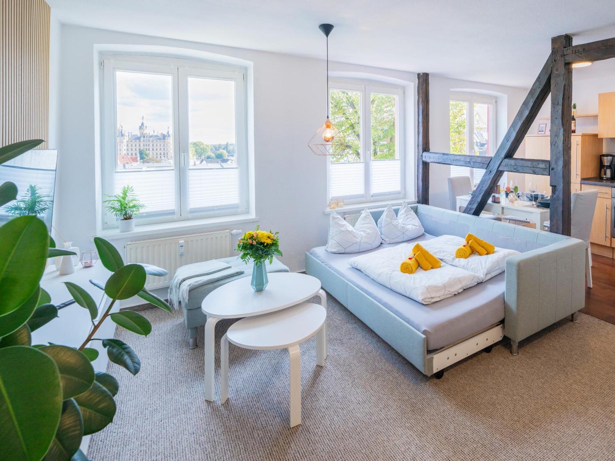 Schlosskoenig - Modernes & Zentrales Apartment Mit Balkon Und Arbeitsplatz Σβερίν Εξωτερικό φωτογραφία