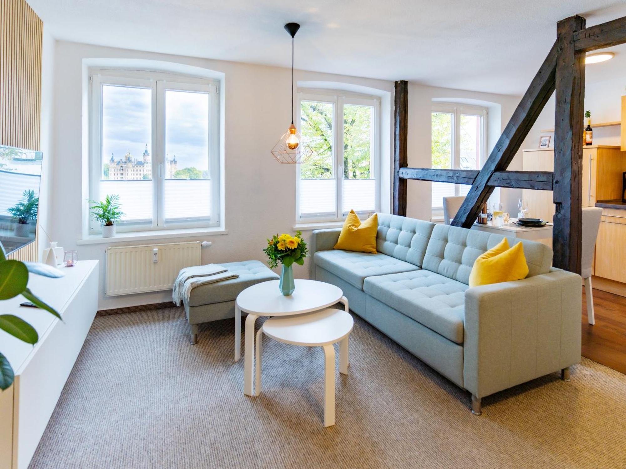 Schlosskoenig - Modernes & Zentrales Apartment Mit Balkon Und Arbeitsplatz Σβερίν Εξωτερικό φωτογραφία