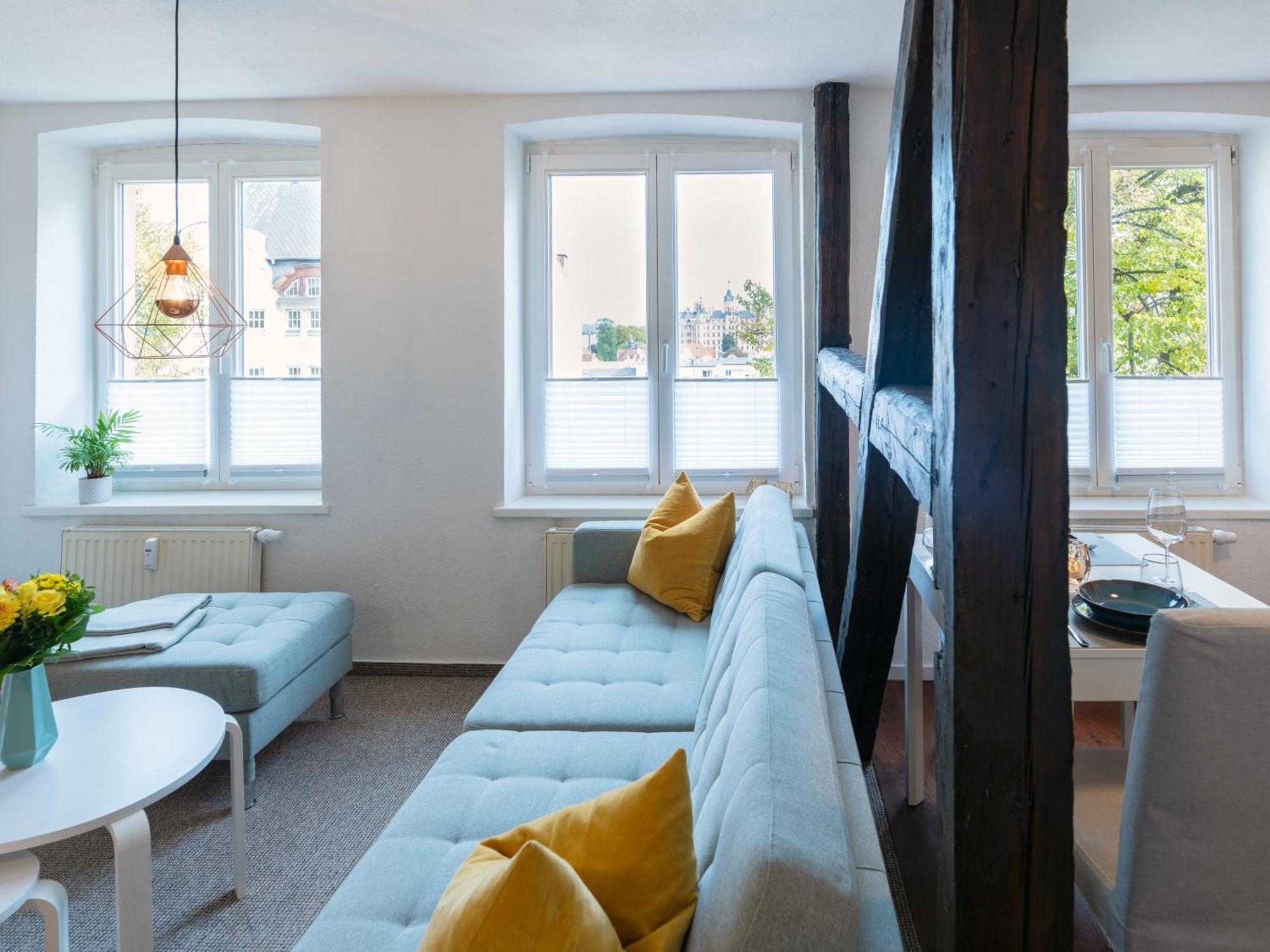 Schlosskoenig - Modernes & Zentrales Apartment Mit Balkon Und Arbeitsplatz Σβερίν Εξωτερικό φωτογραφία